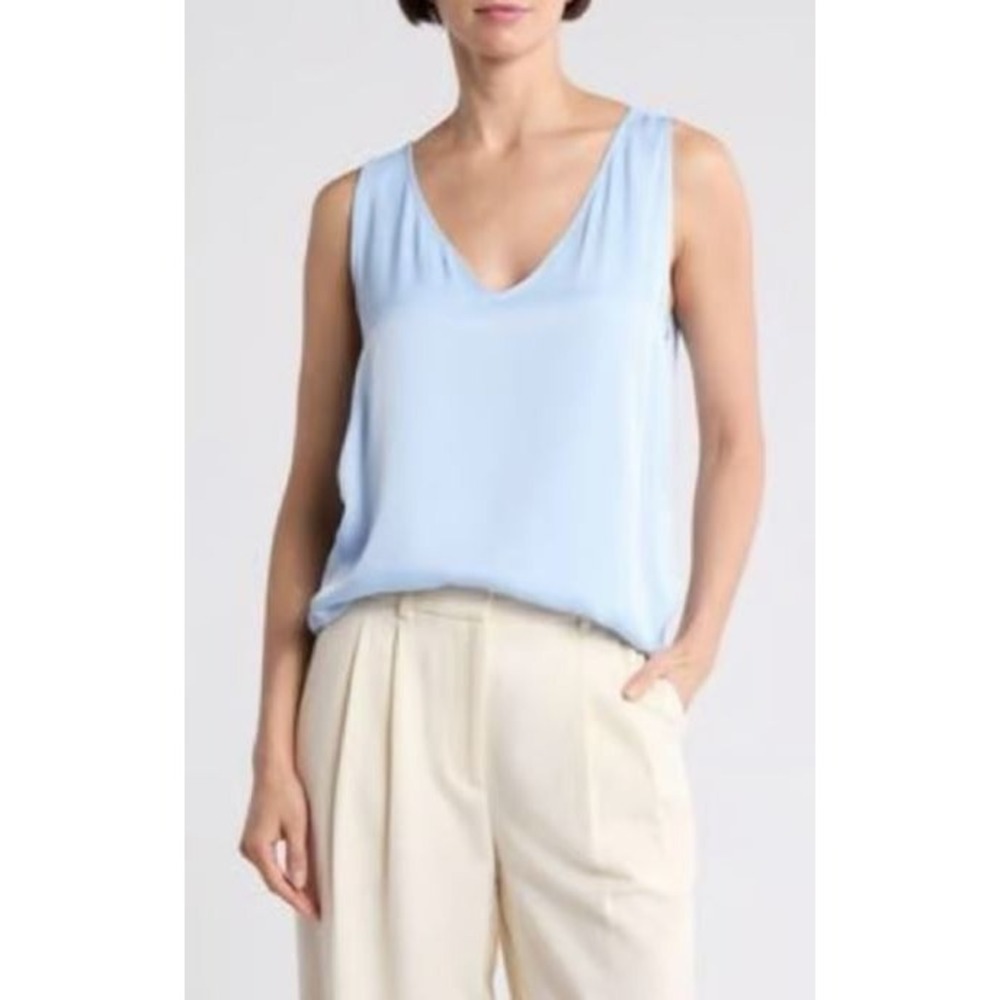 Nordstrom Women's Everyday Sleeveless V-Neck Tank Top in Cornflower Blue Small